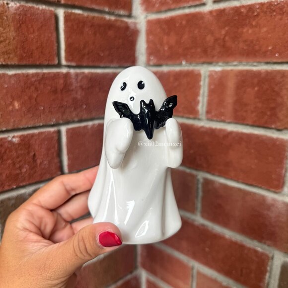TARGET HYDE & EEK MINI GHOST WITH BAT FIGURINE 1CT - Picture 1 of 4